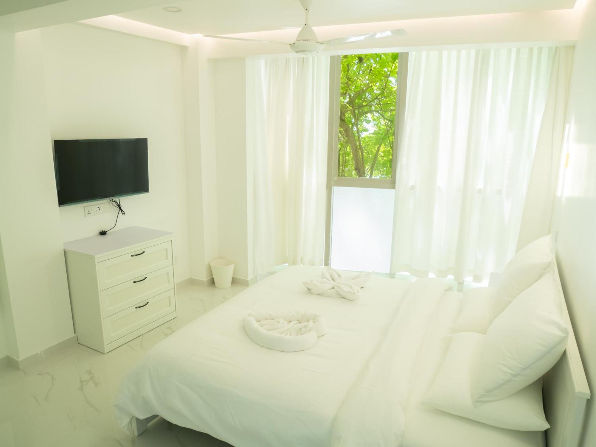 Beachfront Apartment Malé Exteriör bild
